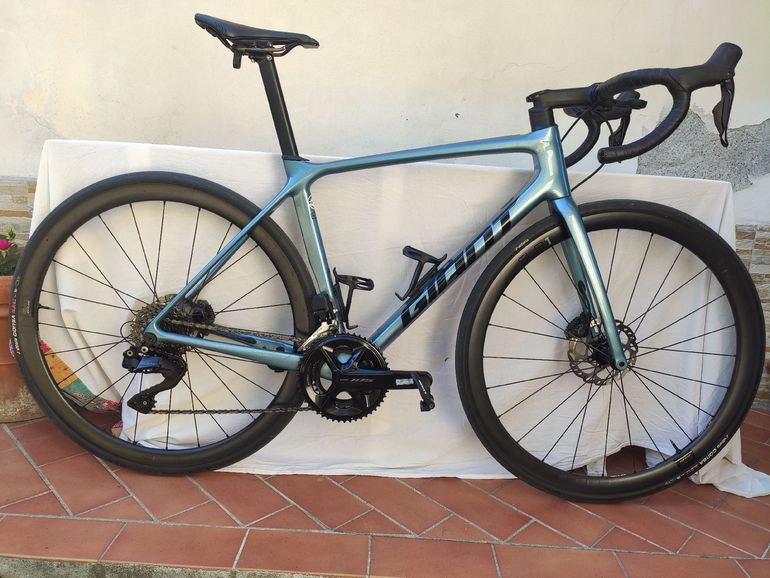 Used Giant TCR Advanced Pro Disc 1 Di2 2023 2023 Road & Gravel — image 1 of 10