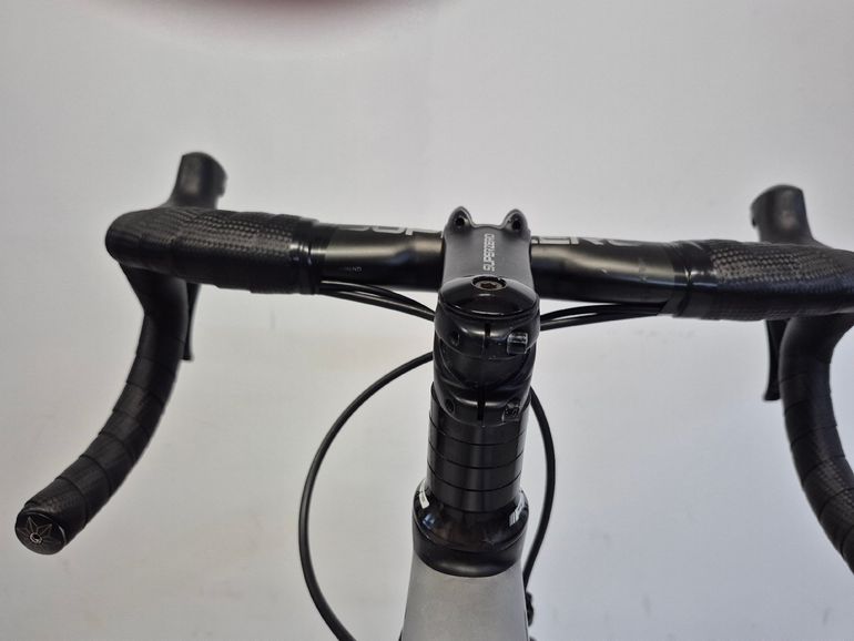 Used Carrera Veleno Shimano Ultegra 2018 Road & Gravel, Light Gray — image 18 of 19