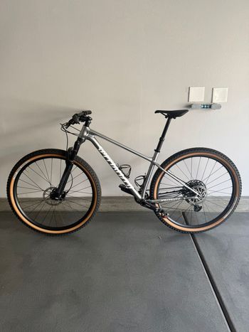 Used Specialized Chisel Comp 2024 2024 Mountainbike, Light Gray, 29 — image 2 of 3