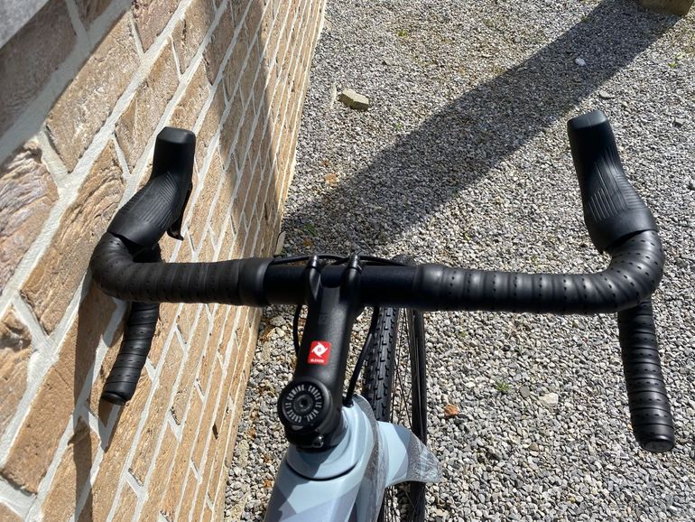 Used Trek Boone SRAM Apex 2026 Road & Gravel, Grigio chiaro — image 14 of 17