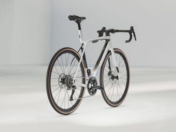 Used Trek Trek Madone Sl6 Gen8 2026 Road & Gravel — image 2 of 4