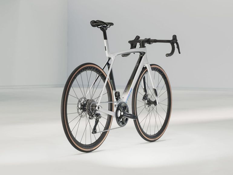 Used Trek Trek Madone Sl6 Gen8 2026 Road & Gravel — image 2 of 4