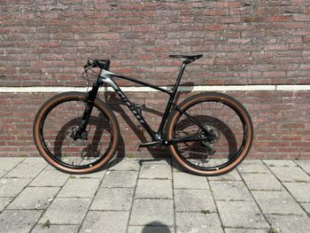 Used Giant Giant Xtc Advanced 2020 Mountainbike, Light Gray — image 3 of 8
