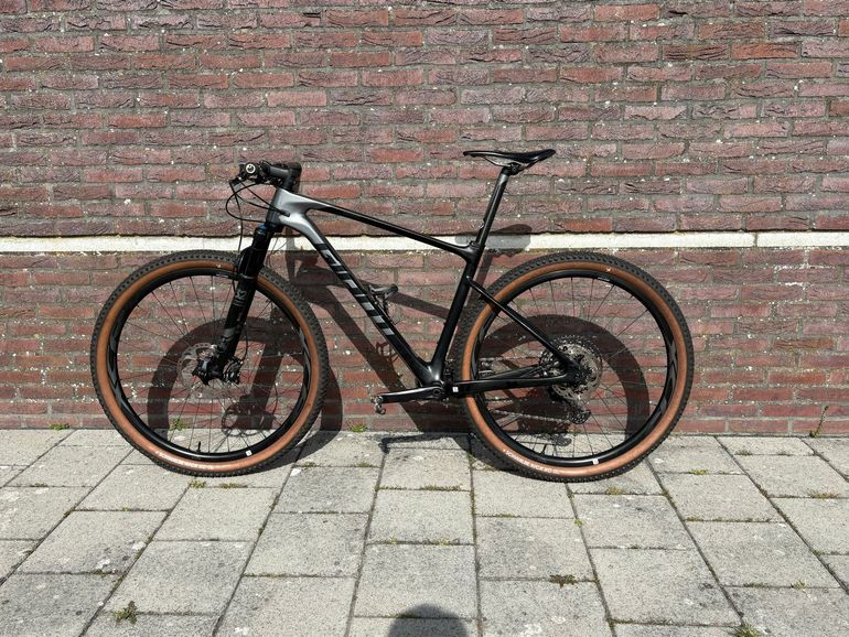 Used Giant Giant Xtc Advanced 2020 Mountainbike, Light Gray — image 3 of 8