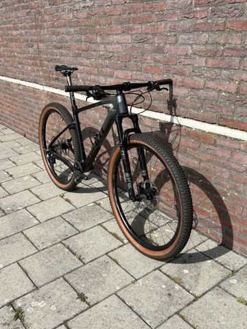 Gebrauchtes Giant Xtc Advanced 2020 Mountainbike, Hellgrau — Bild 2 von 8