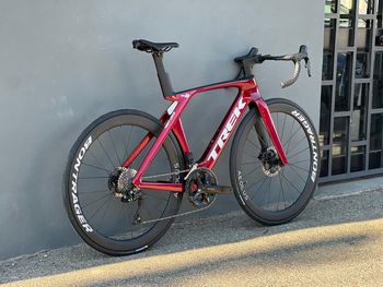 Used Trek Madone SL 6 Gen 7 2024 2024 Road & Gravel — image 3 of 7