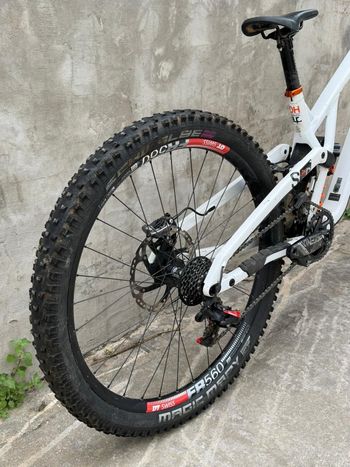 Used Commencal Supreme SRAM X01 DH 2023 Mountainbike, White — image 7 of 7