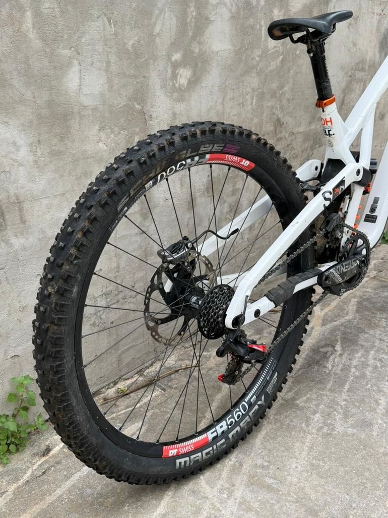 Used Commencal Supreme SRAM X01 DH 2023 Mountainbike, White — image 7 of 7