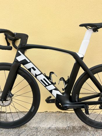 Used Trek Madone Shimano Ultegra 2024 Road & Gravel, Schwarz — image 2 of 5
