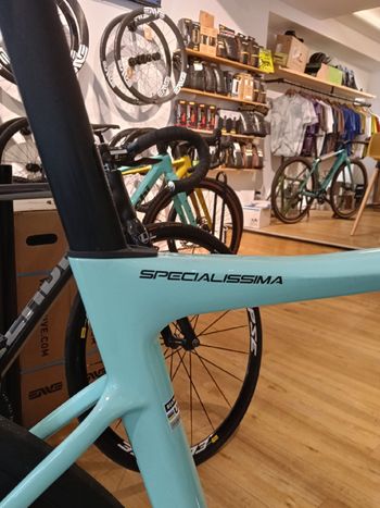 Used Bianchi Specialissima COMP Ultegra Di2 2024 2024 Road & Gravel, Green — image 8 of 12