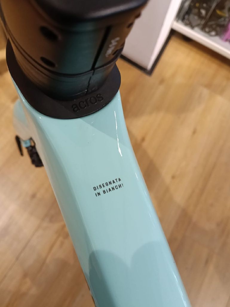 Used Bianchi Specialissima COMP Ultegra Di2 2024 2024 Road & Gravel, Green — image 2 of 12