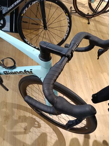 Used Bianchi Specialissima COMP Ultegra Di2 2024 2024 Road & Gravel, Green — image 5 of 12