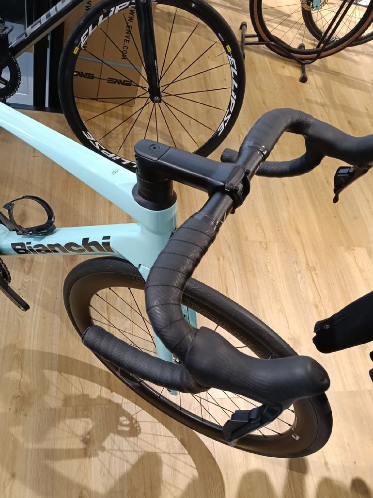 Used Bianchi Specialissima COMP Ultegra Di2 2024 2024 Road & Gravel, Green — image 5 of 12