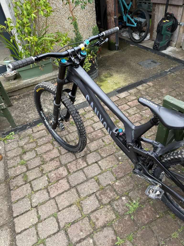Used Canyon Sender CFR 29 Underdog 2024 2024 Mountainbike, Black, 29 — image 2 of 8