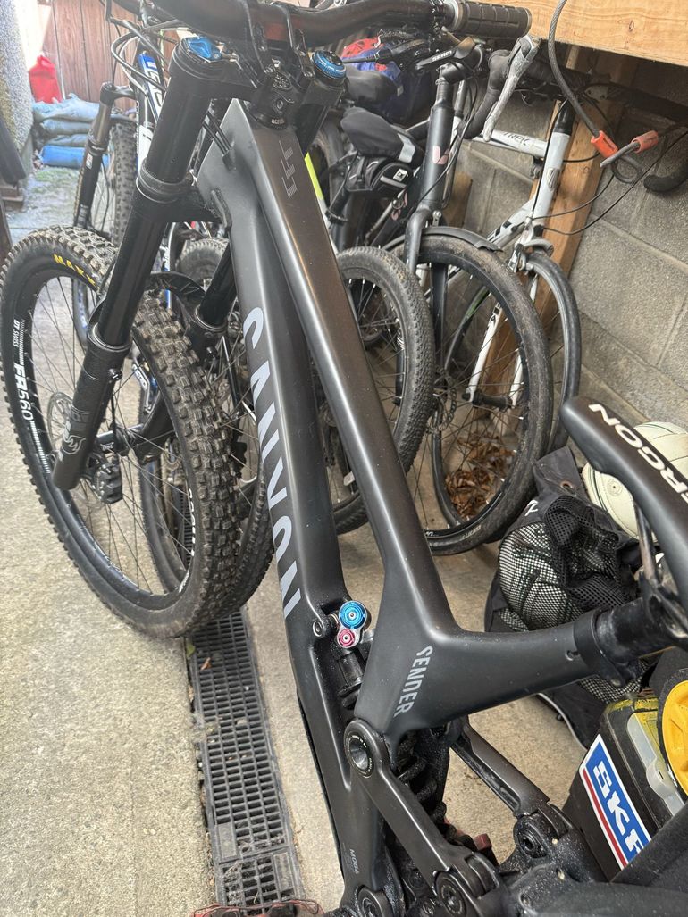 Used Canyon Sender CFR 29 Underdog 2024 2024 Mountainbike, Black, 29 — image 9 of 11