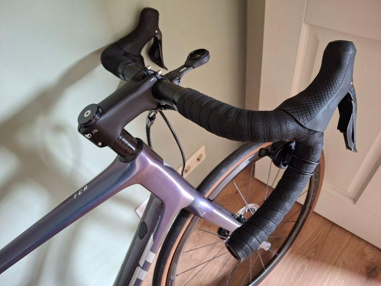 Used Giant Giant TCR Advanced Pro L Dura Ace Di2 2024 Road & Gravel, Morado — image 4 of 10