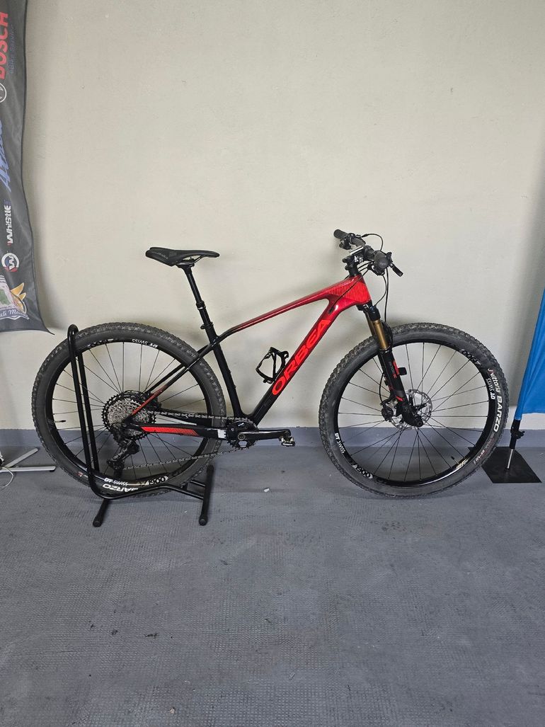 Used Orbea Orbea Alma M25 Carbon 2021 Mountainbike, Black — image 1 of 18