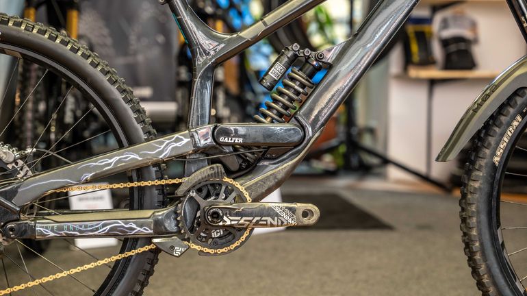Used YT Industries Tues CORE 2 27 2024 2024 Mountainbike, Light Gray, 27.5 — image 9 of 9