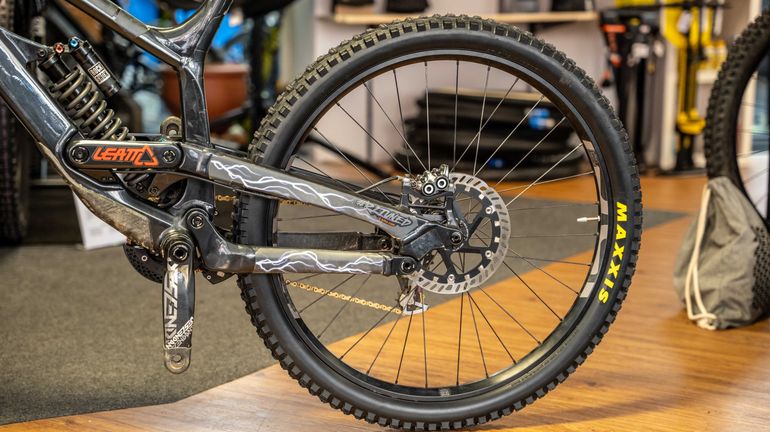 Used YT Industries Tues CORE 2 27 2024 2024 Mountainbike, Light Gray, 27.5 — image 3 of 9