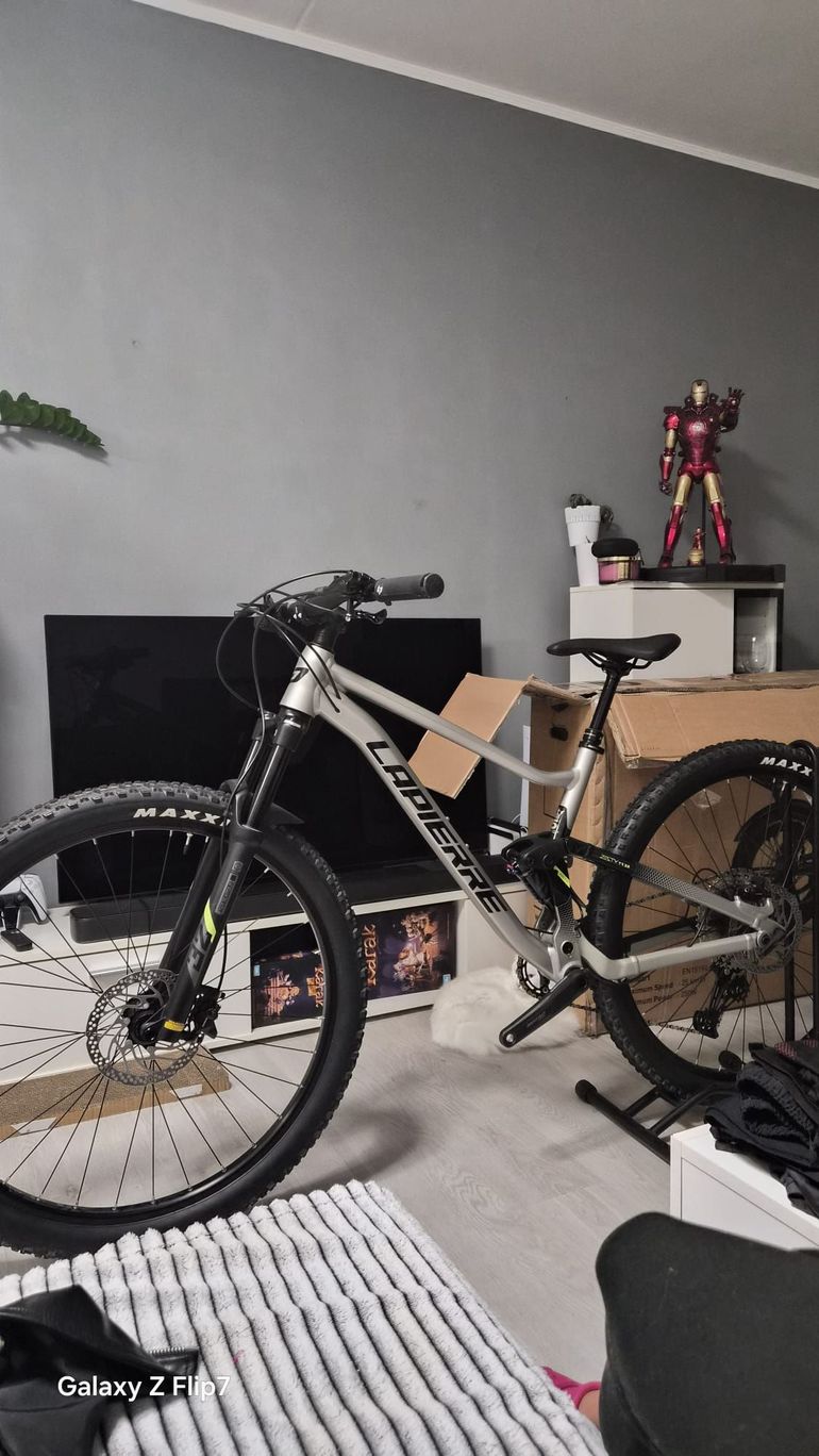 Used Lapierre Zesty TR 3.9 2023 2023 Mountainbike, Light Gray, 29 — image 3 of 4