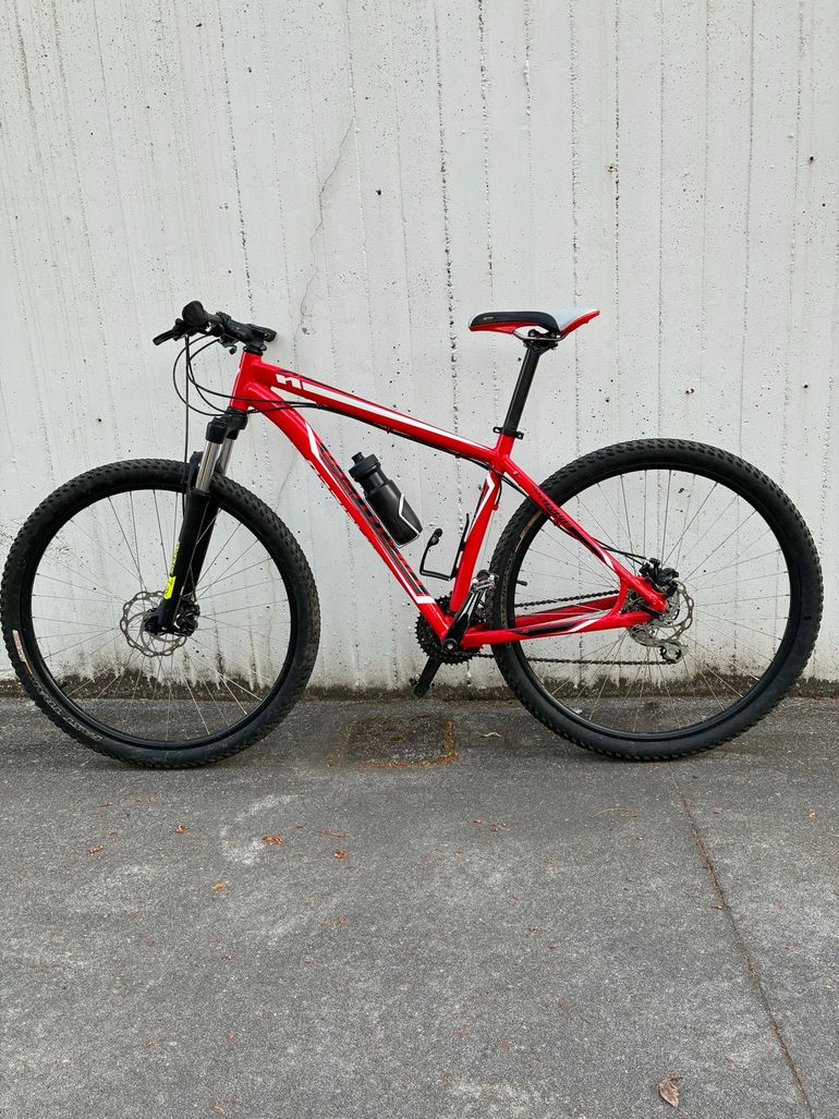 Used Specialized Rockhopper 29 2017 2017 Mountainbike, Red, 29 — image 2 of 5