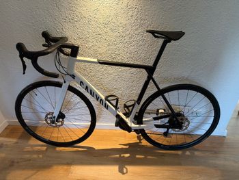 Used Canyon Ultimate CF SL 7 2024 2024 Road & Gravel, White — image 2 of 5
