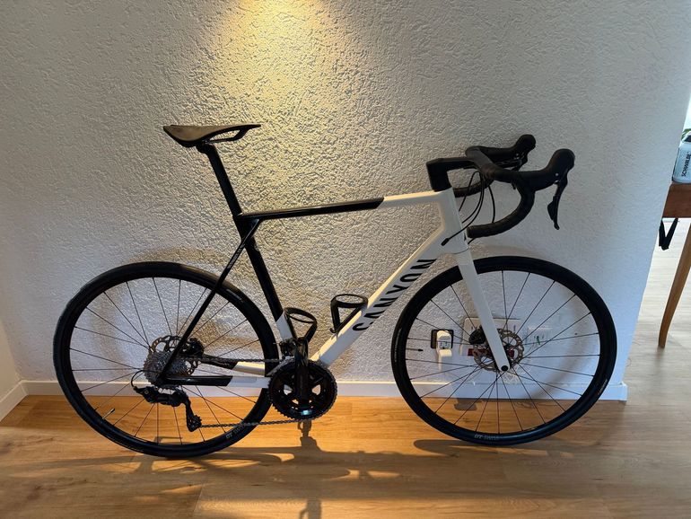 Used Canyon Ultimate CF SL 7 2024 2024 Road & Gravel, White — image 1 of 5