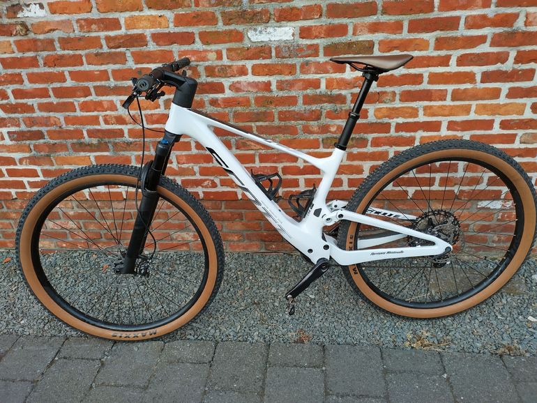Used Scott Spark RC Pro 2022 2022 Mountainbike, White — image 2 of 10