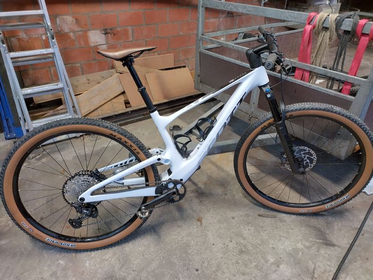 Used Scott Spark RC Pro 2022 2022 Mountainbike, White — image 1 of 10