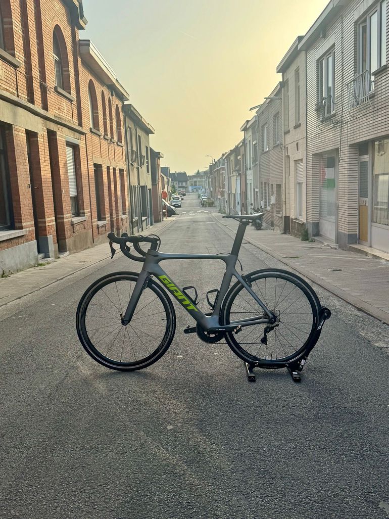 Used Giant Propel Advanced 2 2020 2020 Road & Gravel, Light Gray — image 2 of 8
