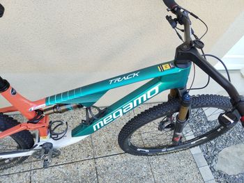 Used Megamo TRACK R120 ELITE 05 BUFF-MEGAMO EDITION 2023 2023 Mountainbike, White — image 3 of 3