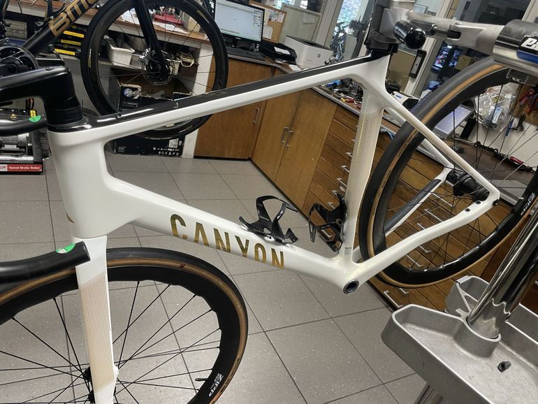 Used Canyon Endurace CFR AXS 2025 Frameset 2025 Road & Gravel, White — image 10 of 17