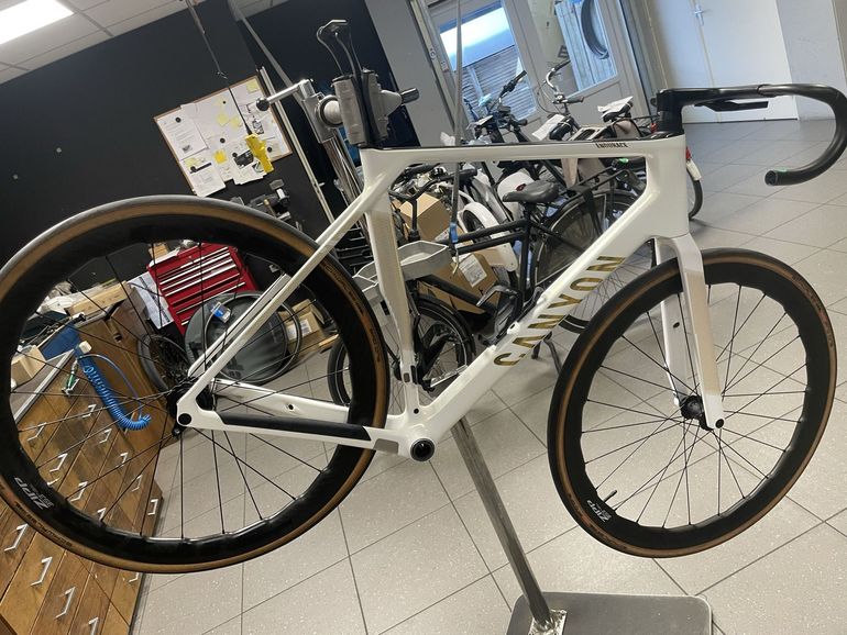 Used Canyon Endurace CFR AXS 2025 Frameset 2025 Road & Gravel, White — image 13 of 17