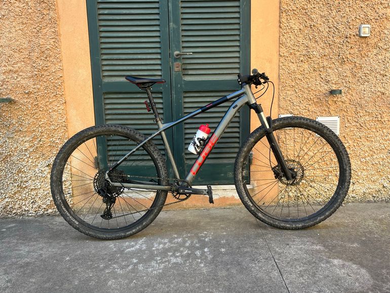 Used CUBE ANALOG 2024 2024 Mountainbike, Light Gray, 27.5, 29 — image 1 of 3