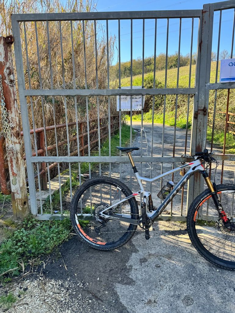 Used Scott Spark 900 Premium 2019 2019 Mountainbike, Light Gray, 29 — image 7 of 9