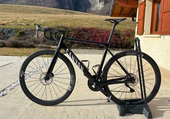 Used Canyon Ultimate CF SLX 8 Di2 2026 2026 Road & Gravel, Black — image 2 of 4