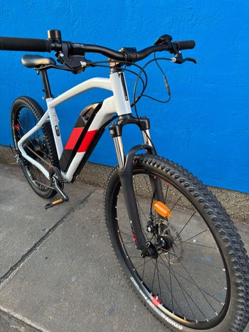 Used ROCKRIDER 27.5" E-ST 100 ELECTRIC MOUNTAIN BIKE 2021 2021 Mountainbike, White, 27.5 — image 2 of 8