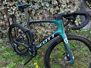 Used Scott Foil RC 30 2022 2022 Road & Gravel, Green — image 3 of 4