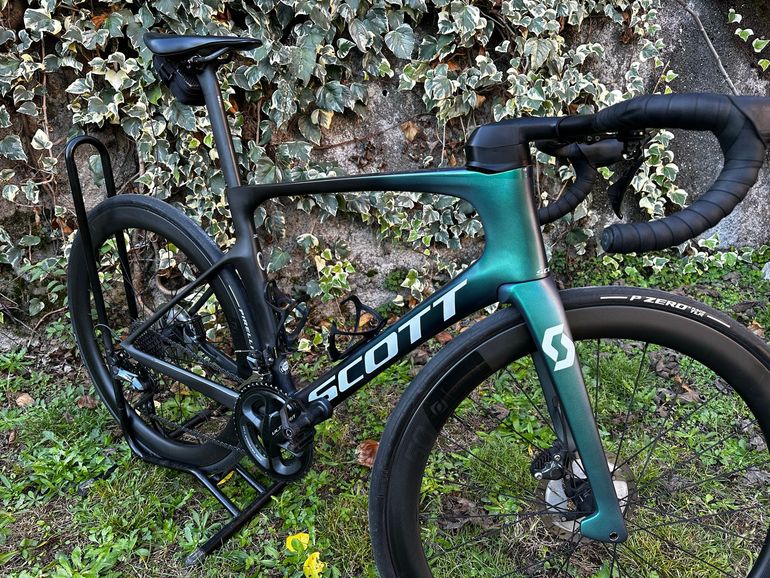 Used Scott Foil RC 30 2022 2022 Road & Gravel, Green — image 2 of 4
