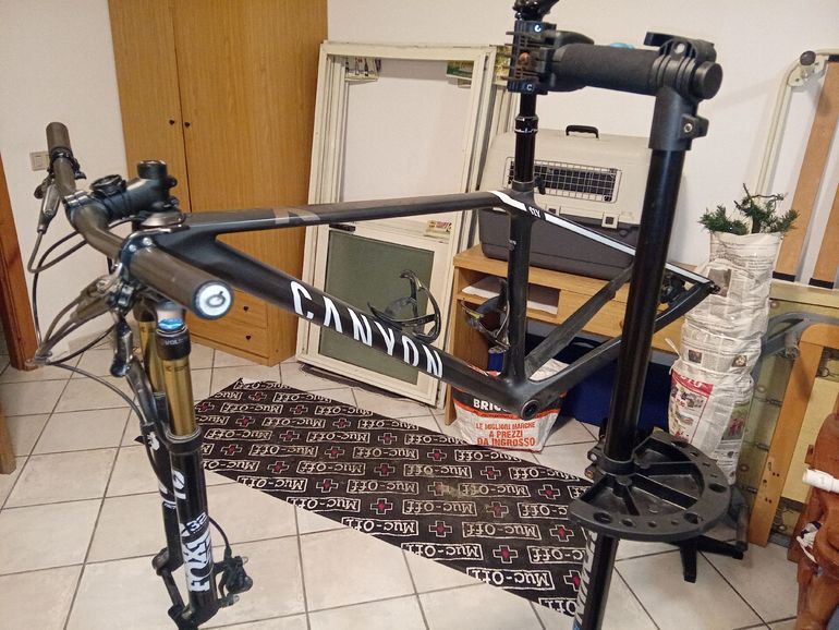 Used Canyon Exceed CF SLX 2023 Frameset 2023 Mountainbike, Black, 29 — image 2 of 5