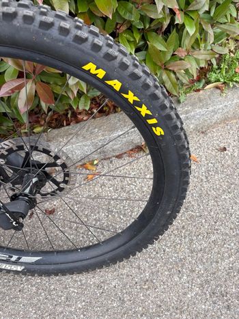 Used Specialized Turbo Kenevo Expert 6Fattie 2018 2018 Mountainbike, Black, 27.5 — image 8 of 11