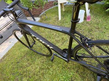 Used Trek Émonda SL 6 2020 2020 Road & Gravel, Black — image 2 of 5