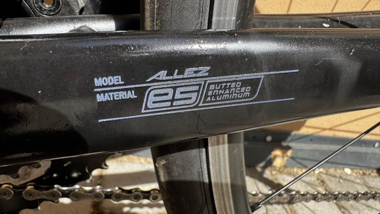 Used Specialized Allez Shimano 105 2022 Road & Gravel, Black — image 12 of 15