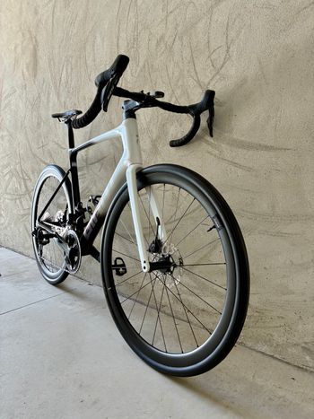 Used Giant Defy Advanced Pro 1 2024 2024 Road & Gravel, White — image 5 of 9