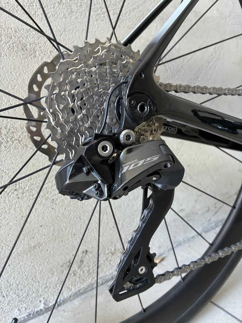 Used Giant Defy Advanced Pro 1 2024 2024 Road & Gravel, White — image 4 of 9