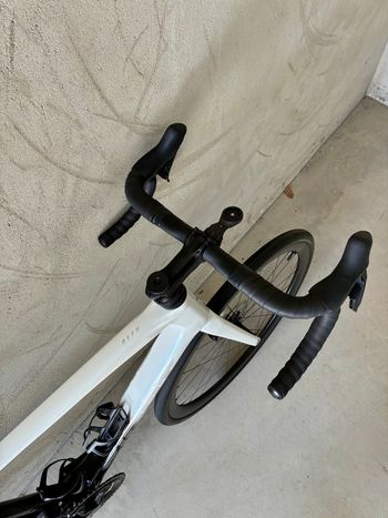 Used Giant Defy Advanced Pro 1 2024 2024 Road & Gravel, White — image 7 of 9