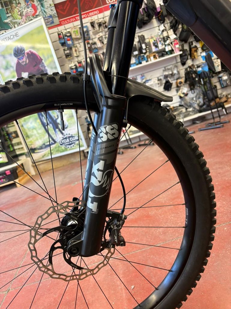 Used Orbea WILD M10 2024 2024 Mountainbike, Black, 29 — image 2 of 12