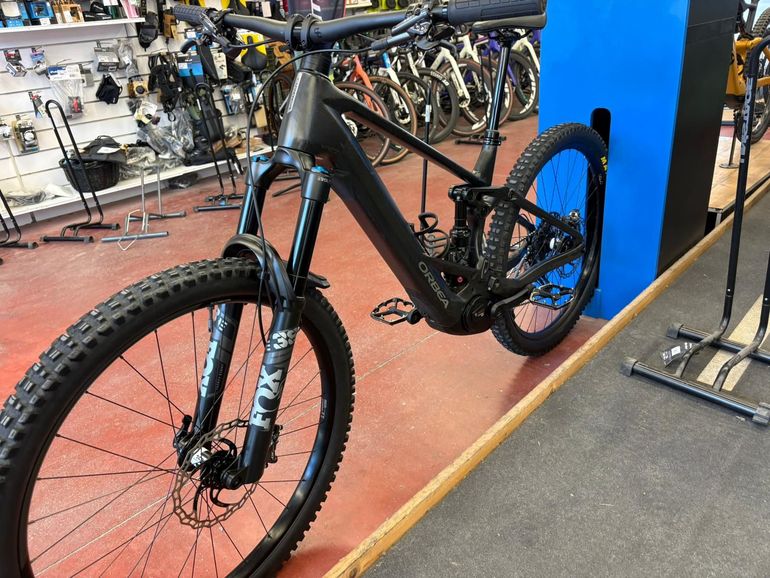 Used Orbea WILD M10 2024 2024 Mountainbike, Black, 29 — image 5 of 12