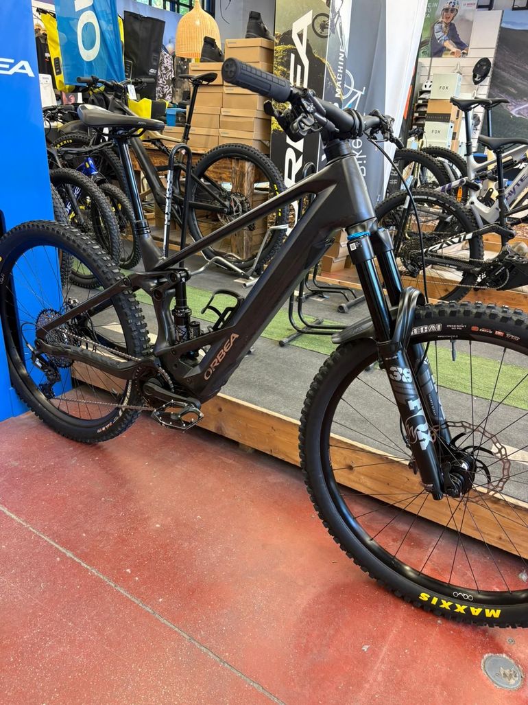 Used Orbea WILD M10 2024 2024 Mountainbike, Black, 29 — image 1 of 12