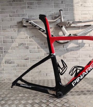 Używany Pinarello F7 ULTEGRA Di2 2023 Frameset 2023 Road & Gravel — zdjęcie 4 z 6